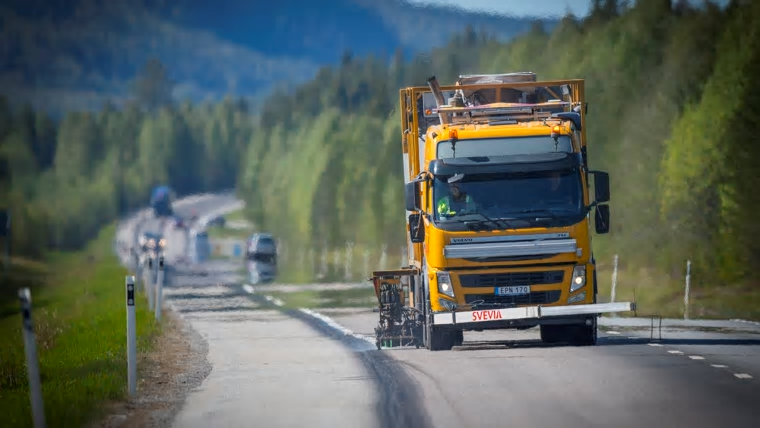 Svevia ska på uppdrag av Trafikverket utföra målning av vägmarkeringar i Dalarnas- och Gävleborgslän.