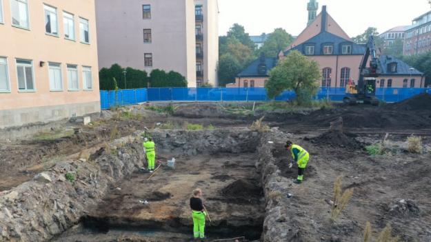 Arkeologerna gräver vid Rosendal i Stockholm.