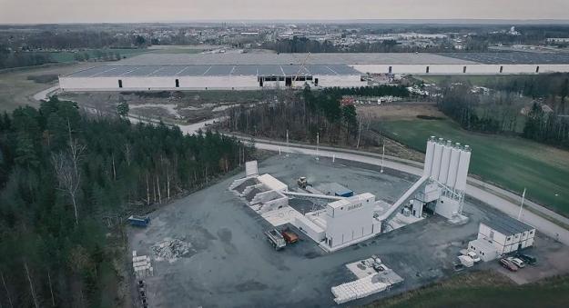 Drönarfoto Swerocks betongfabrik och Julas centrallager
