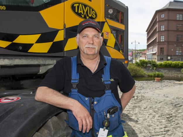 Tony Roos, en av Taxus grävmaskinsförare.