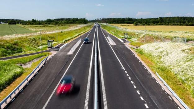 Projektet som använts för att utvärdera möjligheterna att minska utsläpp är en 8 kilometer lång sträcka av riksväg 44 mellan Lidköping och Källby, som färdigställdes 2019.