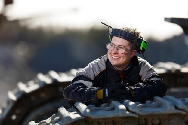 Emma Furberg är servicetekniker på Swecons anläggning i Skellefteå.