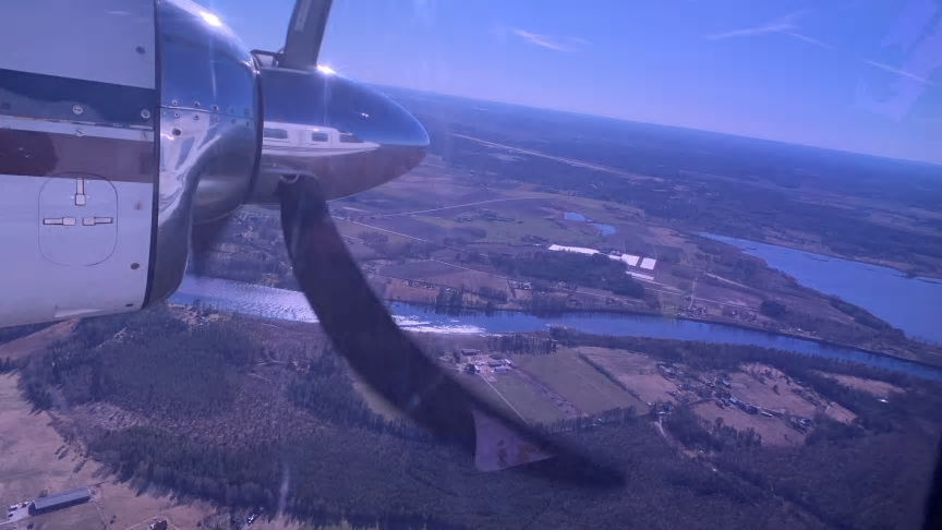 På väg mot ett fotoområde i Göteborg och ovanligt lugnt i luften. I princip ingen konkurrens från passagerartrafik i storstadsområdenas flygplatser.