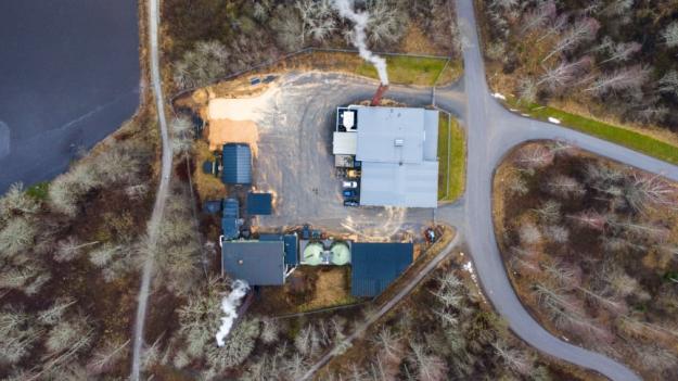 För att trygga leveransen av fjärrvärmen till kunderna i Nora har Solör Bioenergi investerat i en ombyggnation av fjärrvärmeledningarna i Nora.