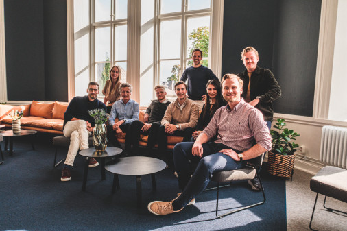 Försäljning- och marknadsavdelningen, från vänster: Sebastian Mehri Johansson, Hanna Junland, Oskar Hjertstedt, Adam Nordenjack, Patrik Björk, Johan Jarskog, Samar Gallioulina, Anton Boså och Nils Nordenjack.