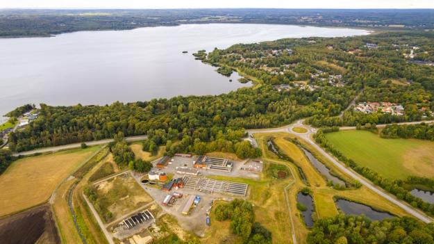 Flygbild över reningsverket i Hässleholm, med omnejd.