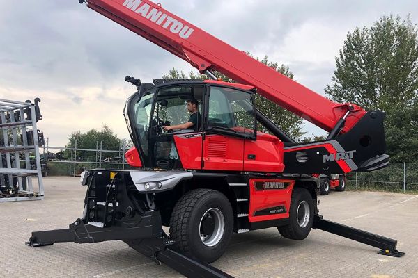 Manitou MRT2660 Vision+ &auml;r en runtomsv&auml;ngande maskin med en lyfth&ouml;jd p&aring; hela 26 meter och en maximal lyftvikt p&aring; sex ton. En p&aring;litlig Yanmarmotor p&aring; 156hk g&ouml;r att maskinen orkar allt fr&aring;n utmanande lyft till v&auml;gtransporter i 40km/h, och en l&aring;ng rad hj&auml;lpmedel g&ouml;r arbetet komfortabelt oavsett &aring;rstid.