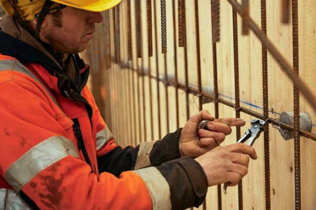 Handintensivt arbete innebär upprepade handrörelser i ett högt tempo och med kraft. Det förekommer i många branscher.