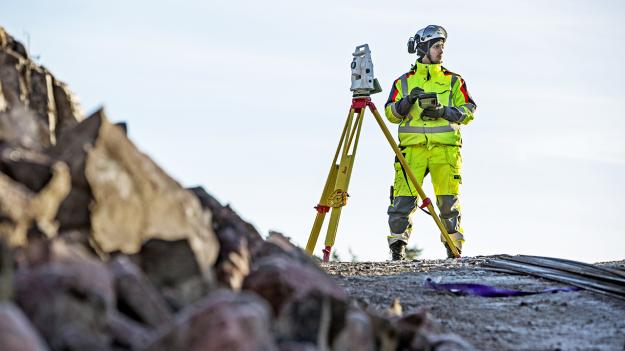 På uppdrag av Exploateringskontoret vid Stockholm Stad, ska Svevia förbereda ny mark där bland annat 600 nya bostäder ska byggas.