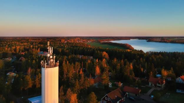 I Björklinge, norr om Uppsala, står ett av kommunens fyra vattentorn. Det rymmer drygt 200 000 liter vatten.